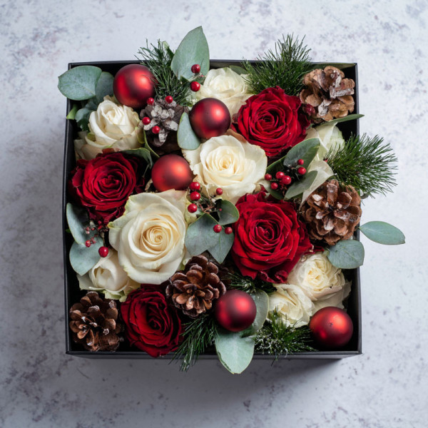  Christmas Red & White Rose Hat Box Arrangement – Festive Elegance in a Box